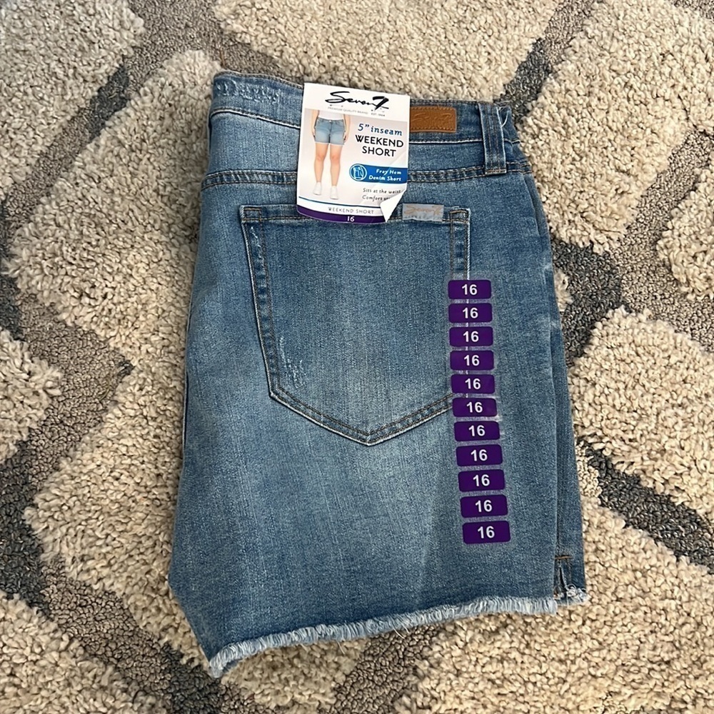 NWT,Seven 7, Weekend Short, Frayed Hem, Sits at Waist, Comfort Stretch, 16 - Picture 7 of 8